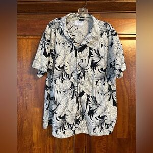 Old Navy Black and White Hawaiian Men's Shirt